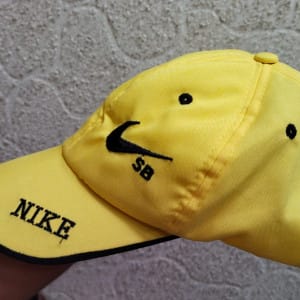 Gorra color amarillo