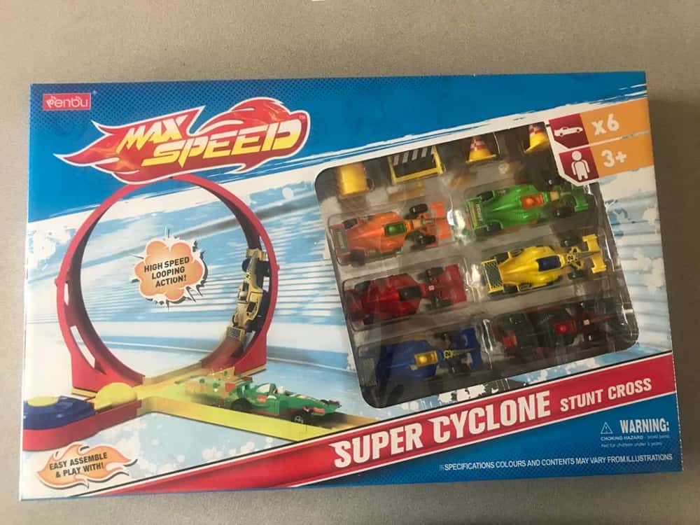 Pista super cyclone con 6 carros